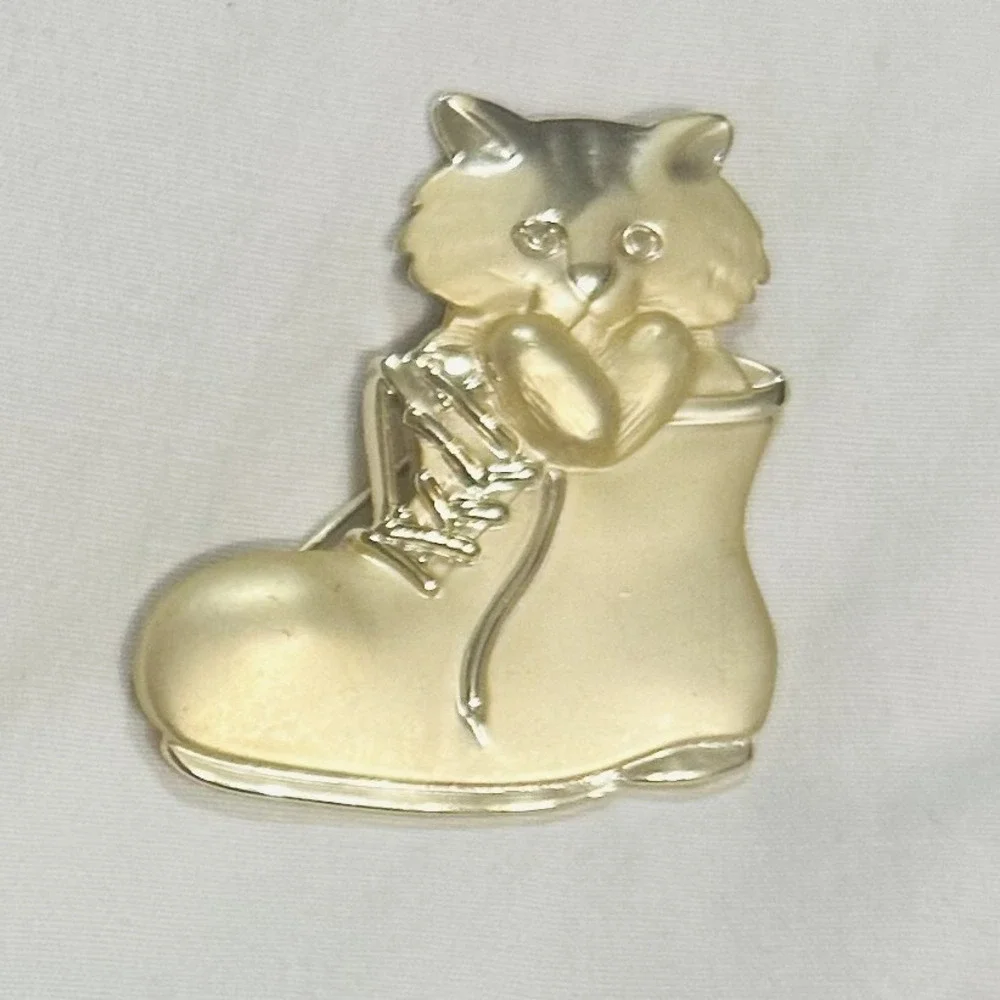 Vintage AJC Gold Tone Cat In Boots Kitten Kitty‎ Statement Brooch Pin Signed 2